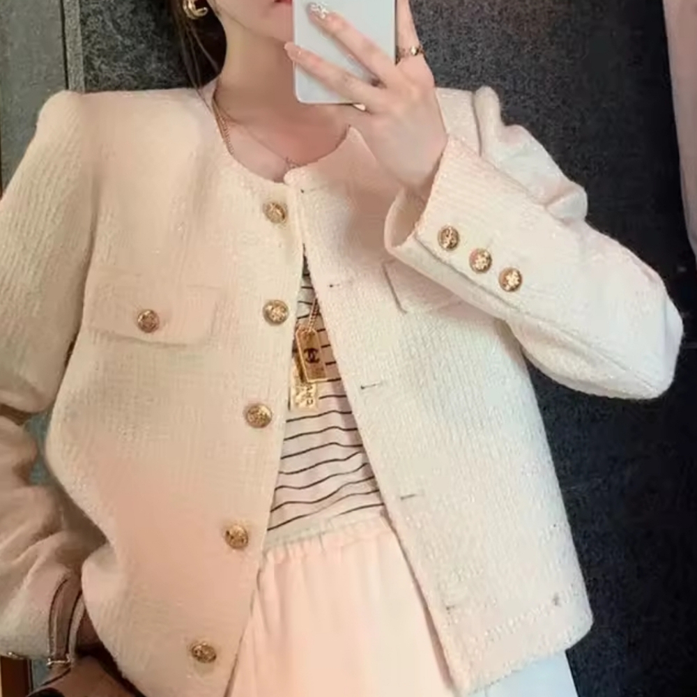 Elegant Cream Blazer with Pearl Accents - Picture 3 of 4